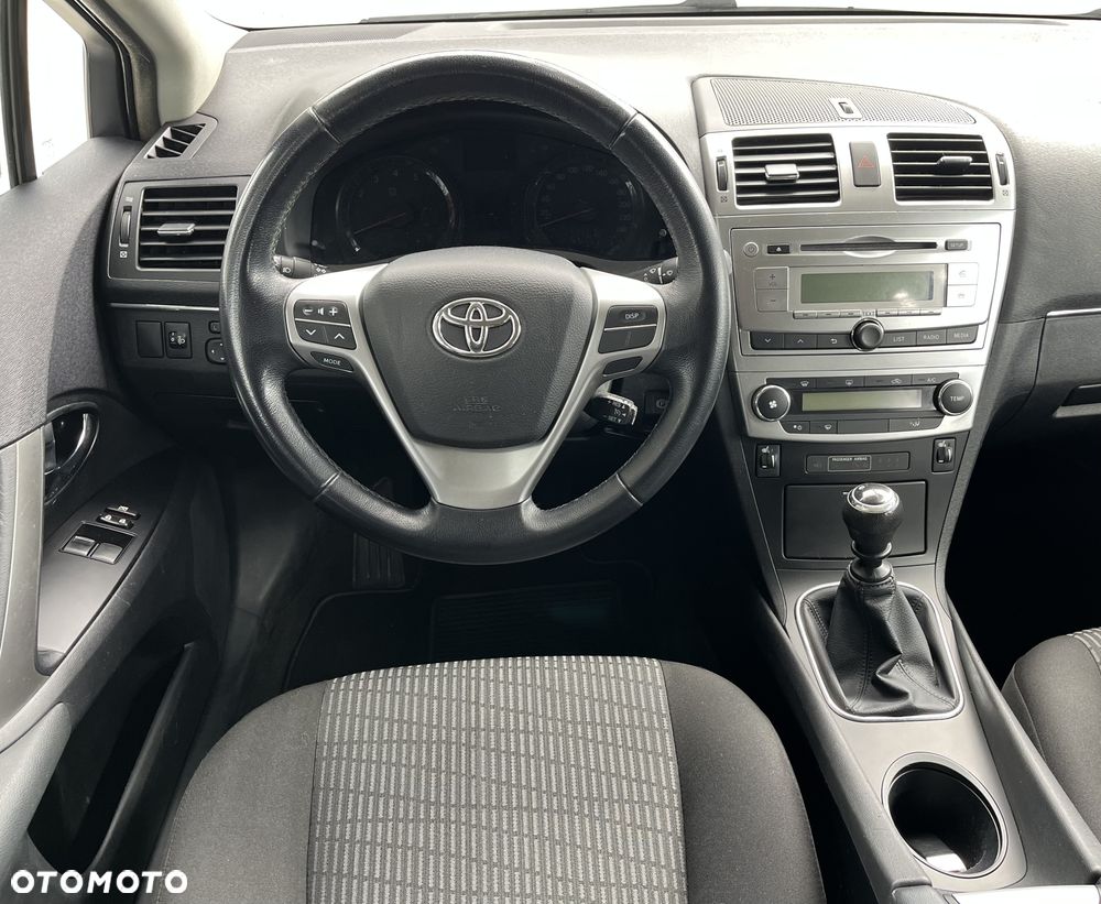 Toyota Avensis 1.6 Comfort - 22