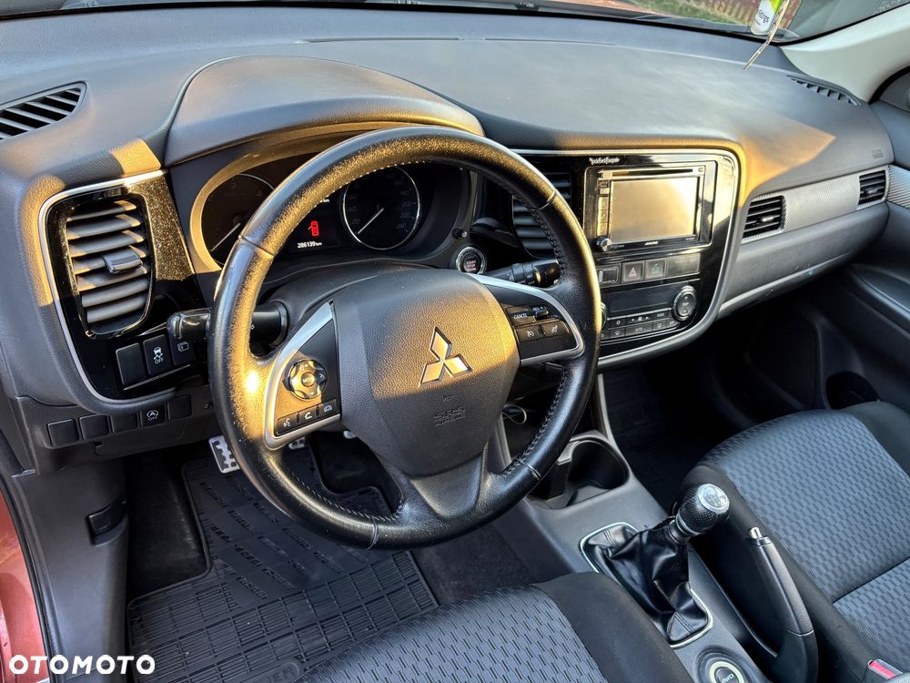 Mitsubishi Outlander 2.2 DID Intense - 9