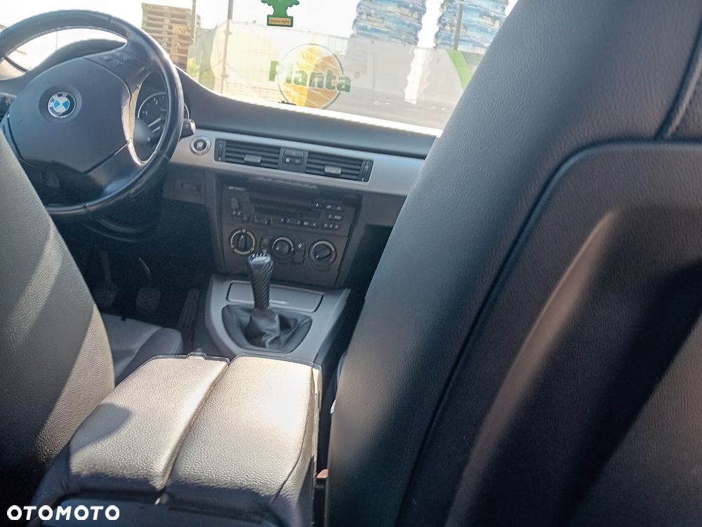 BMW Seria 3 318d - 17