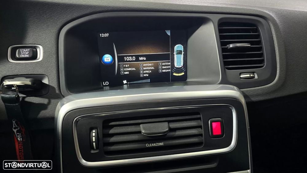 Volvo V60 Cross Country 2.0 D3 Momentum - 37