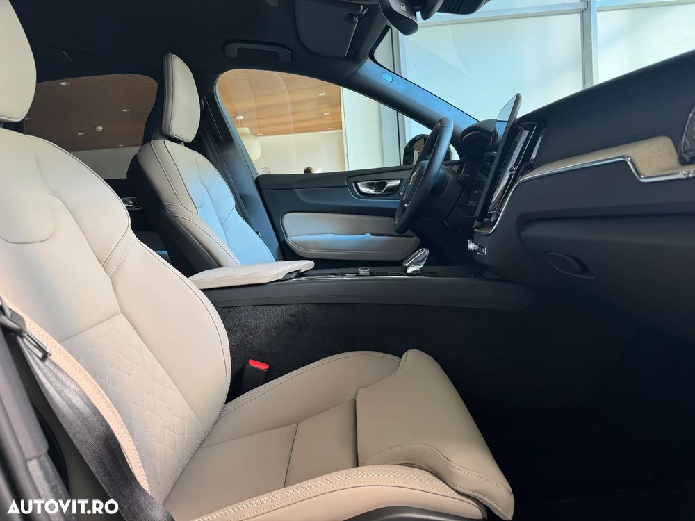 Volvo XC 60 B5 AT AWD MHEV Plus Dark - 10