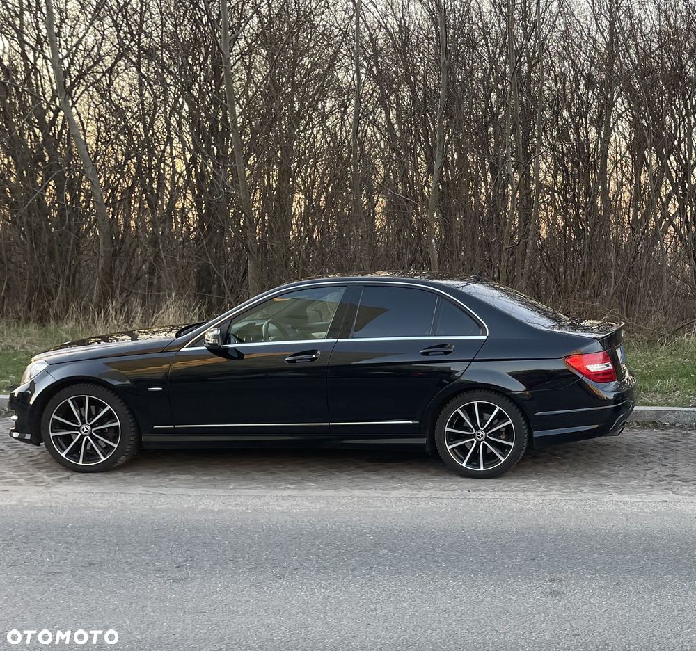 Mercedes-Benz Klasa C 300 CDI DPF 4Matic (BlueEFFICIENCY) 7G-TRONIC Avantgarde - 18