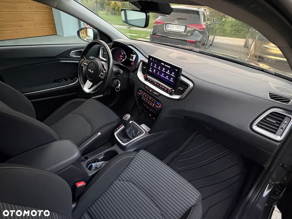 Kia Ceed - 8
