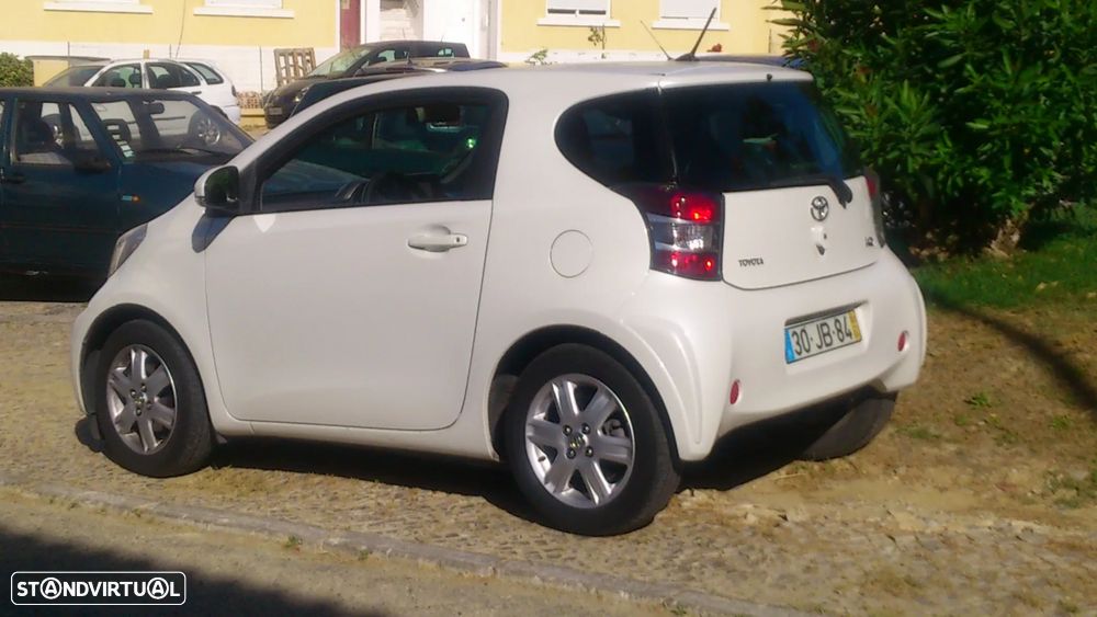 Toyota iQ 1.0 VVT-i 2 NAVI - 1