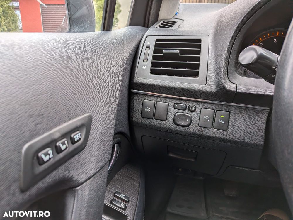 Toyota Avensis 2.2 D-CAT Luxury - 12