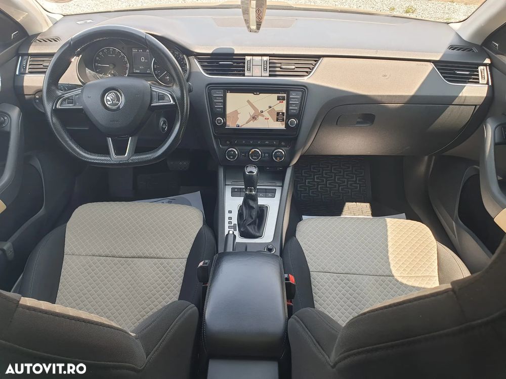 Skoda Octavia 1.6 TDI DSG Style - 16