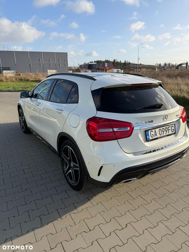 Mercedes-Benz GLA 250 4-Matic - 5