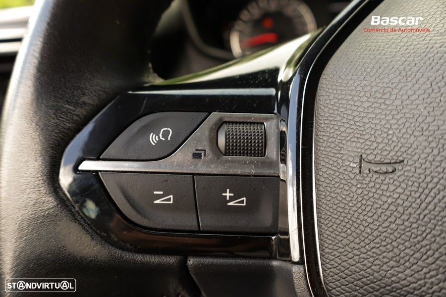 Peugeot 2008 1.2 PureTech Allure - 29