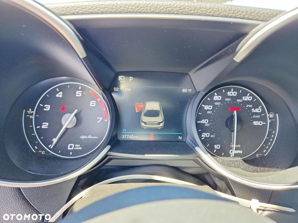 Alfa Romeo Giulia 2.0 Turbo 16V AT8-Q4 Ti - 11