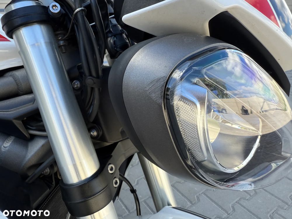 Triumph Street Triple - 30