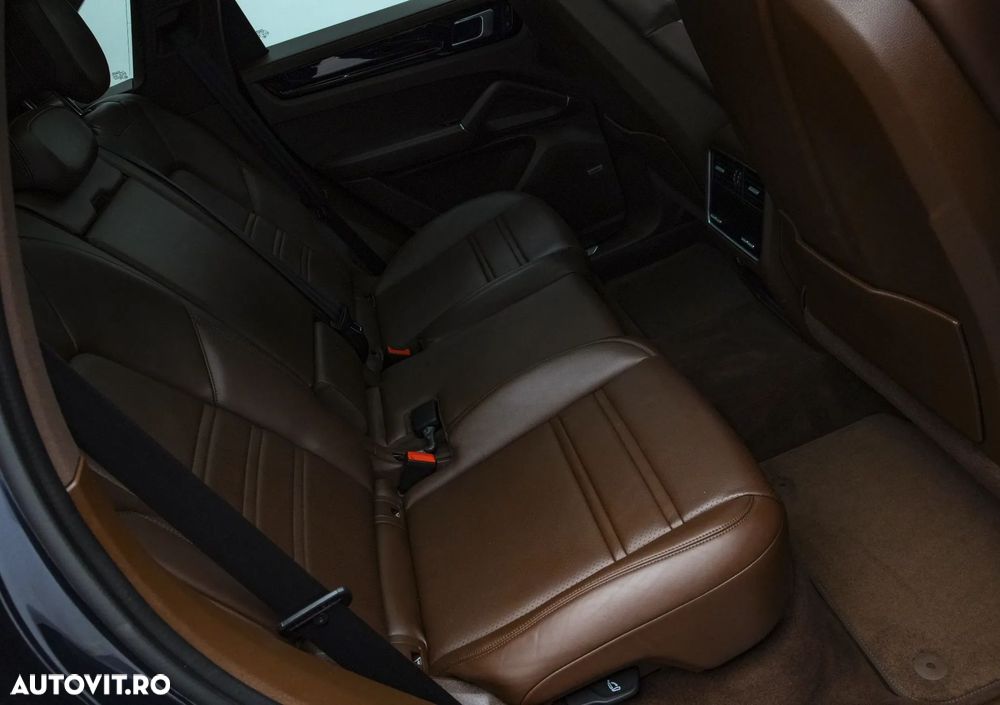 Porsche Cayenne - 18
