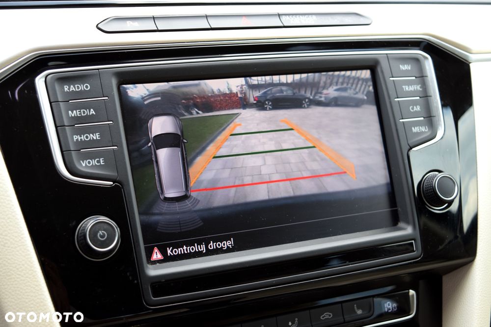 Volkswagen Passat 2.0 TDI (BlueMotion Technology) Highline - 15