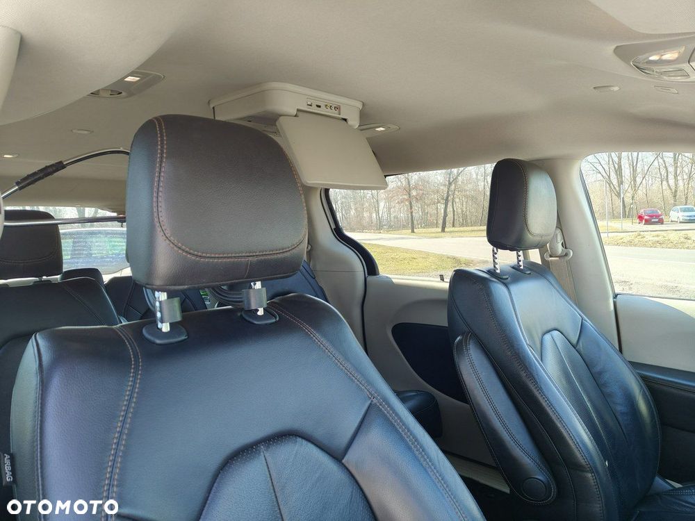 Chrysler Pacifica - 17
