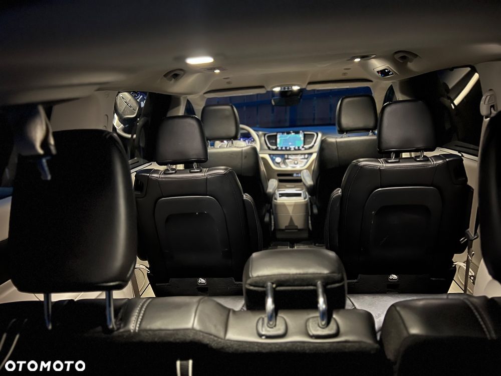 Chrysler Pacifica - 22