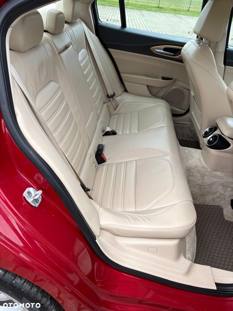 Alfa Romeo Giulia 2.0 Turbo 16V AT8-Q4 Ti - 15