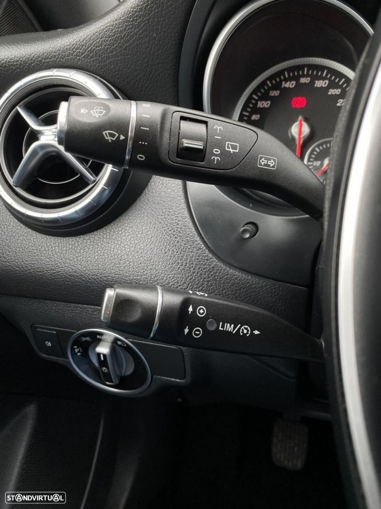 Mercedes-Benz CLA 180 d Shooting Brake Urban - 12