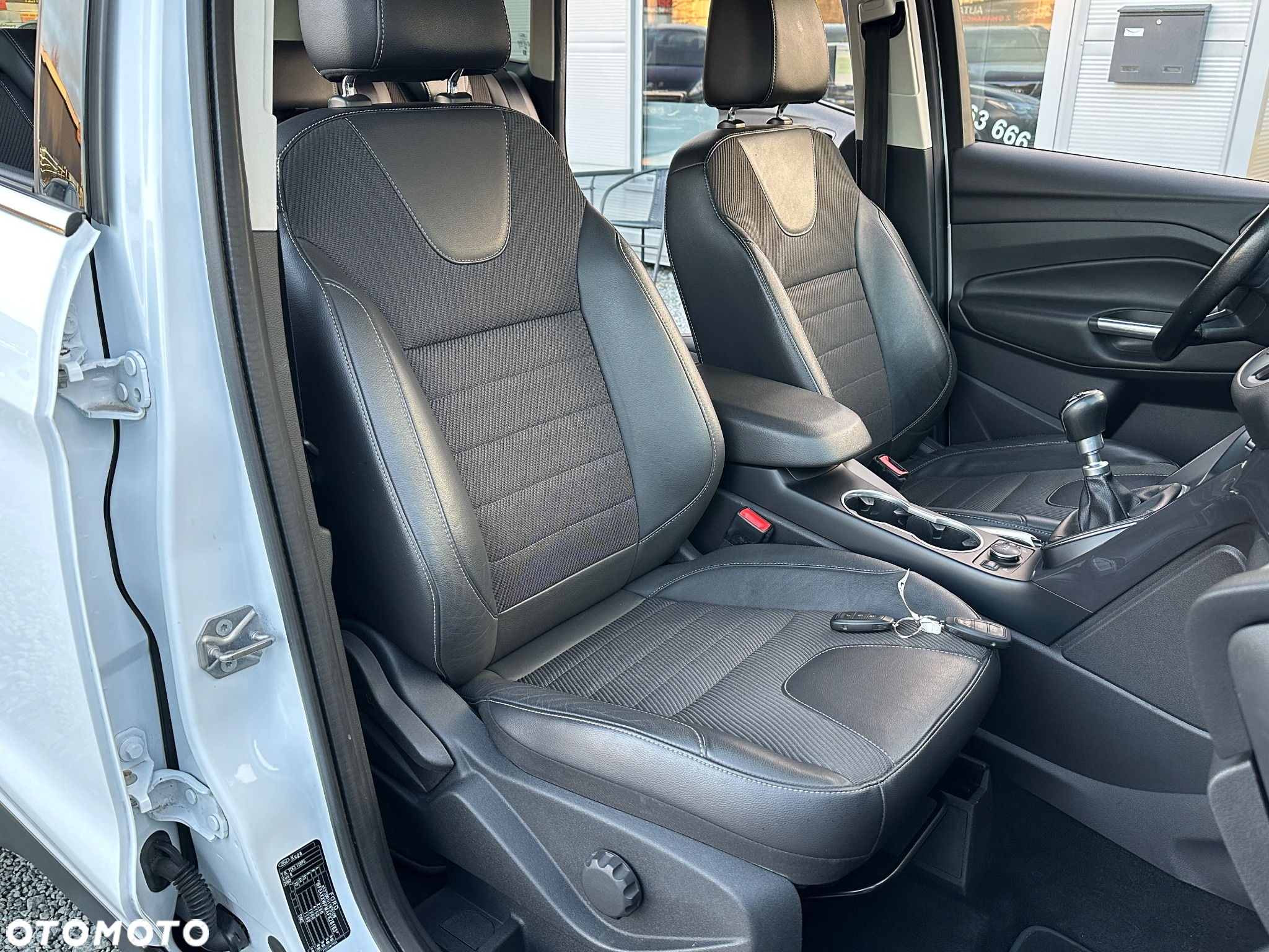 Ford Kuga 2.0 TDCi 2x4 Trend - 28