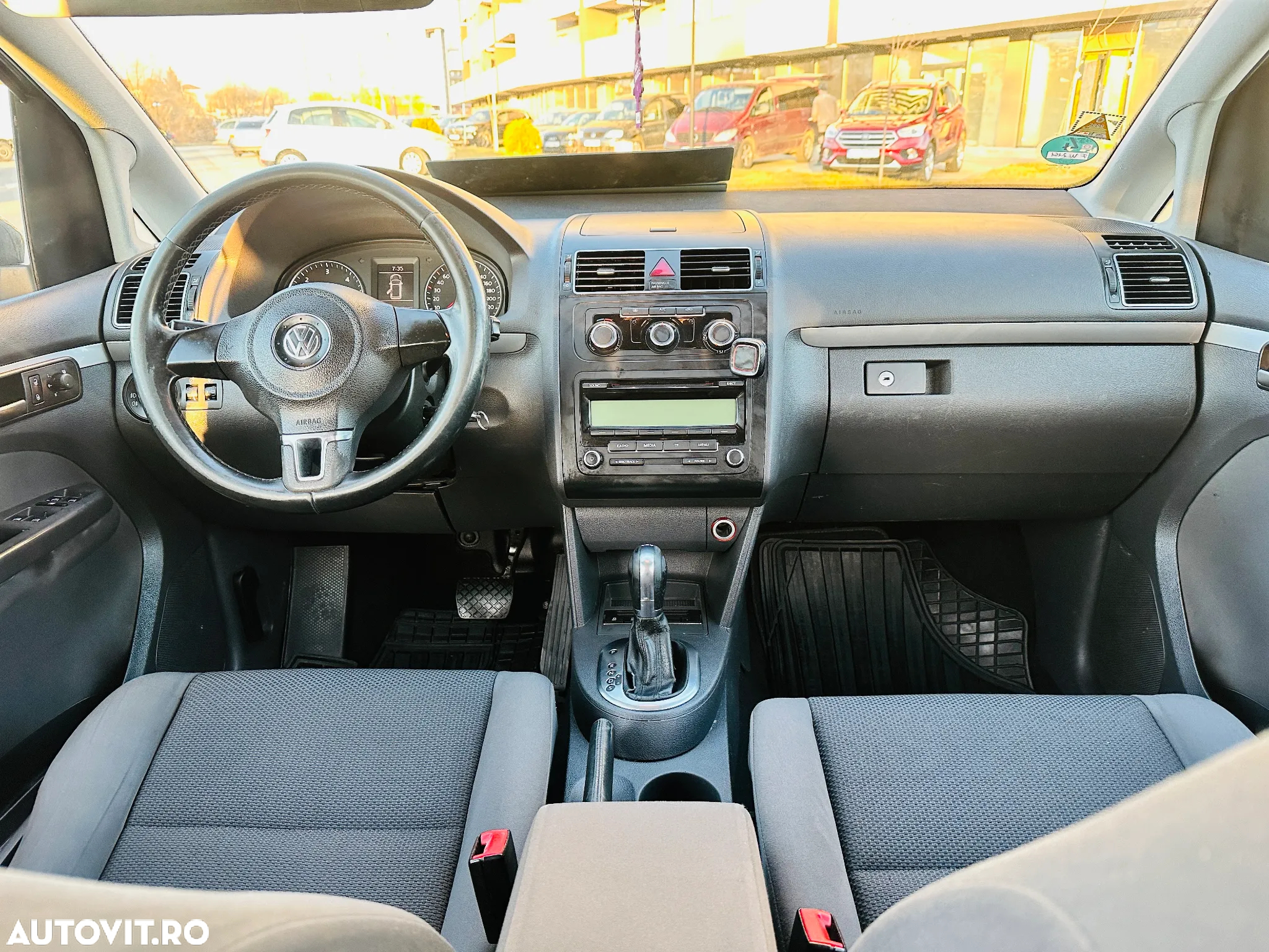 Volkswagen Touran 1.6 TDI DPF BlueMotion Technology DSG Comfortline - 16