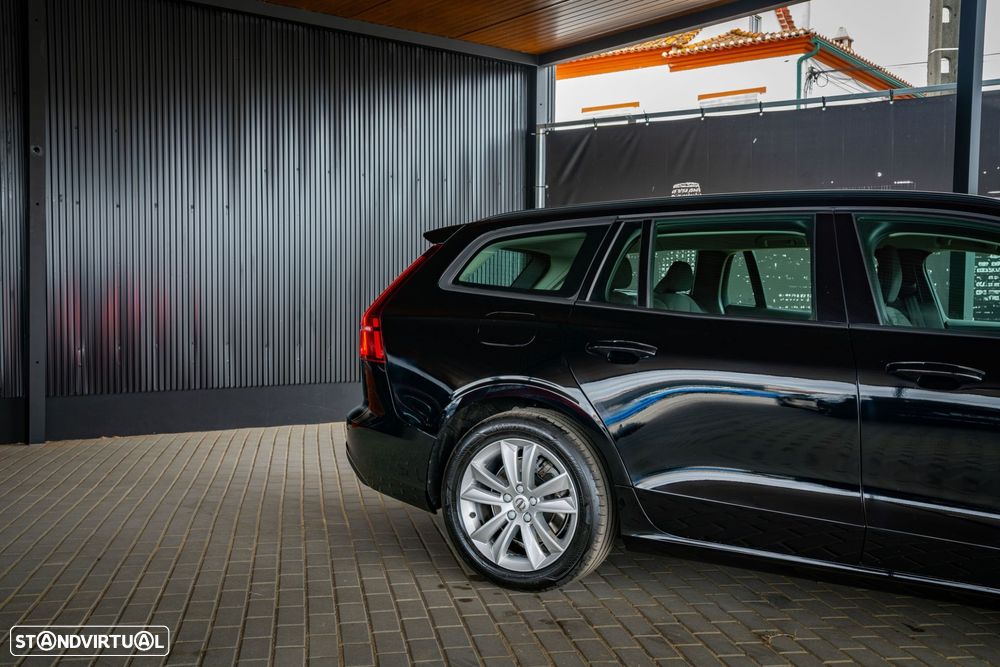 Volvo V60 2.0 B4 Essential Auto - 3