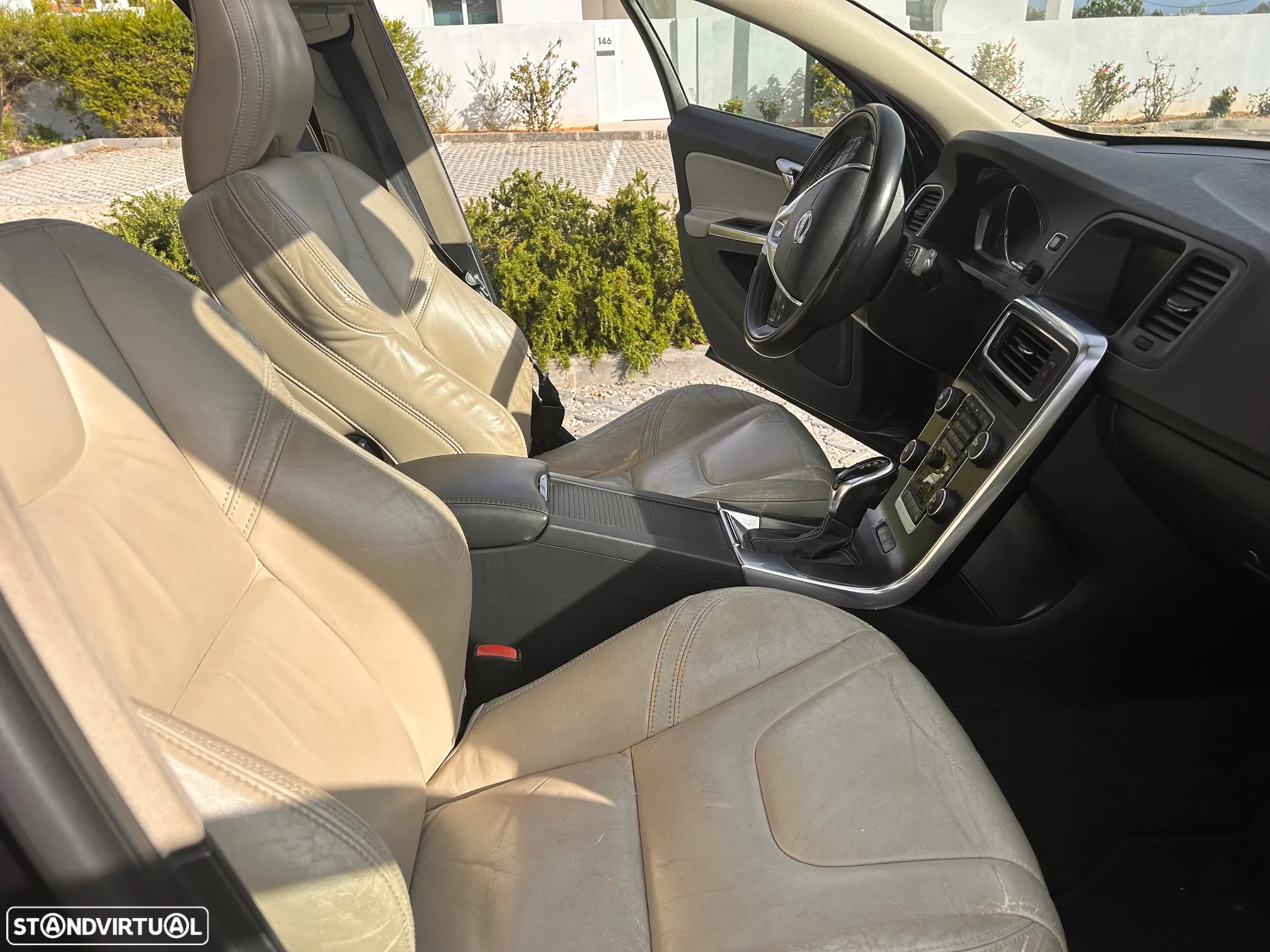 Volvo V60 2.4 D6 Summum AWD Phev - 15
