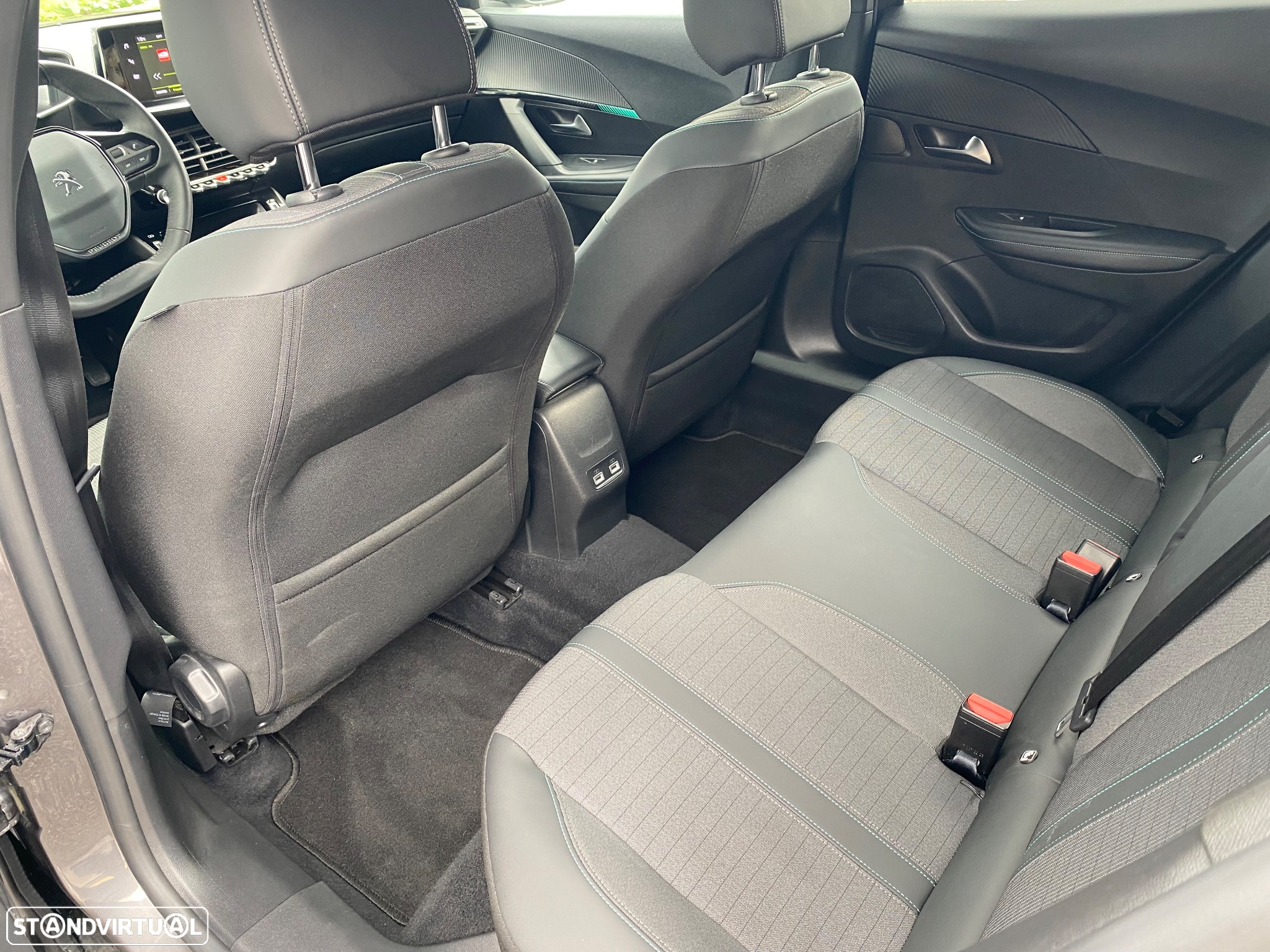 Peugeot 2008 1.2 PureTech Allure Pack - 23
