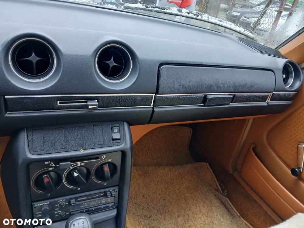 Mercedes-Benz W123 - 16