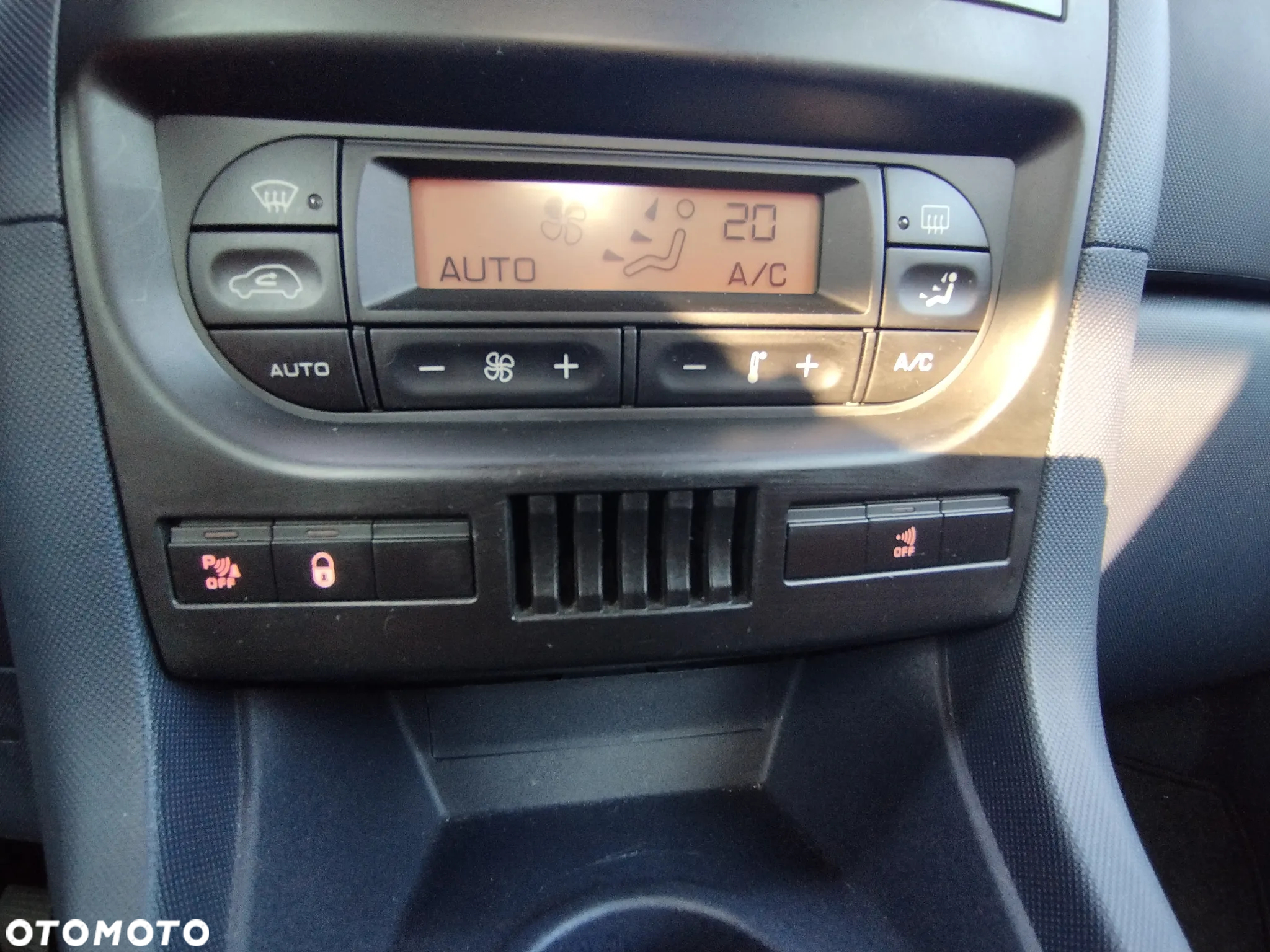 Peugeot 1007 1.4 Happy - 39