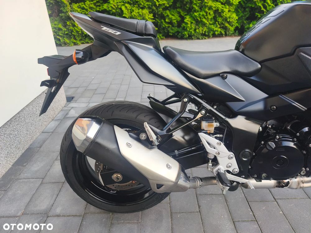 Suzuki GSR - 15
