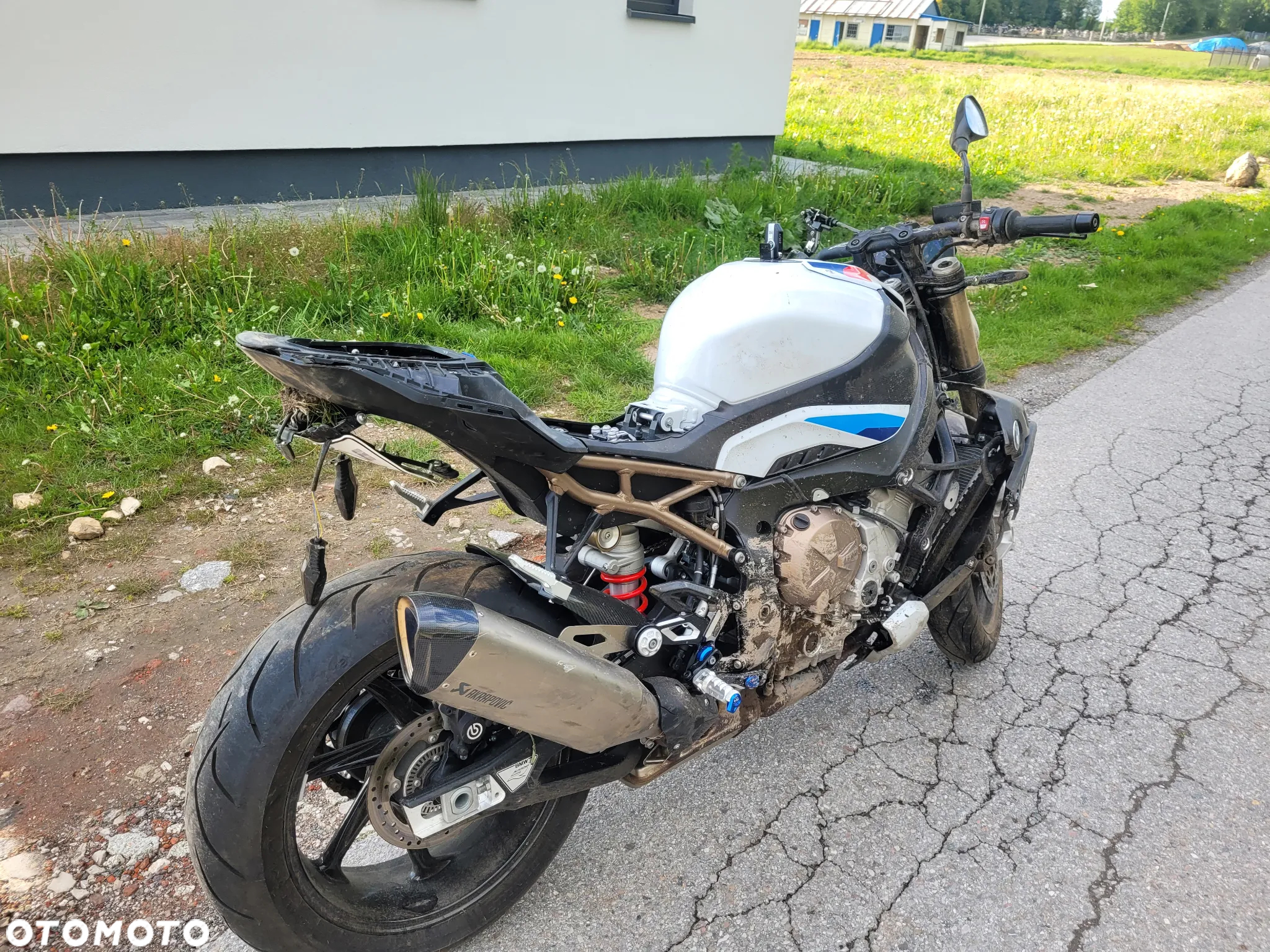BMW S - 12