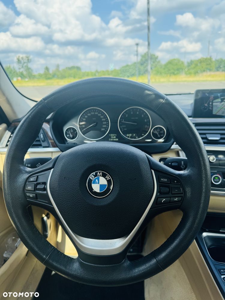 BMW Seria 3 328i xDrive Sport-Aut Luxury Line - 20