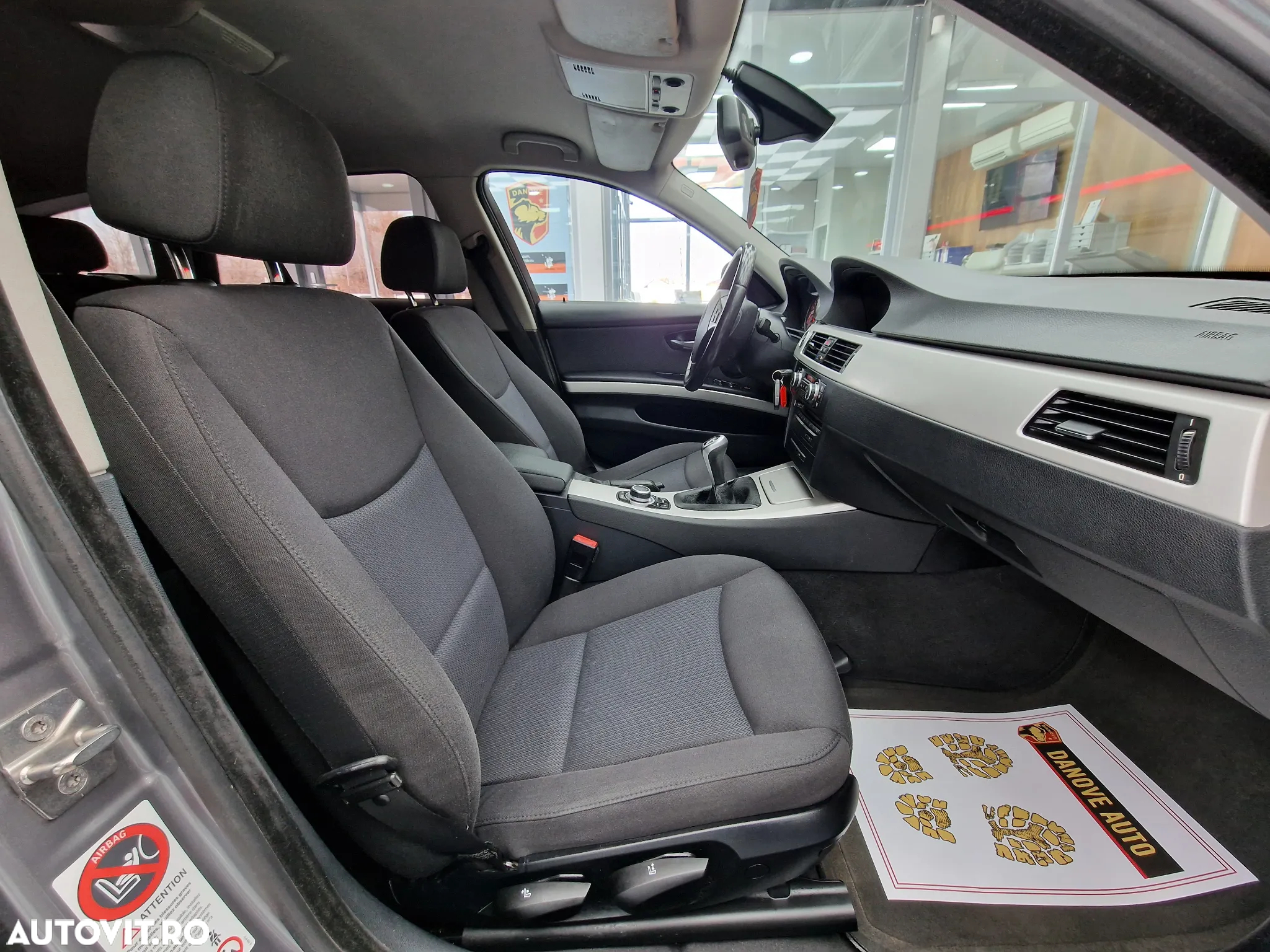 BMW Seria 3 318d DPF Touring - 15
