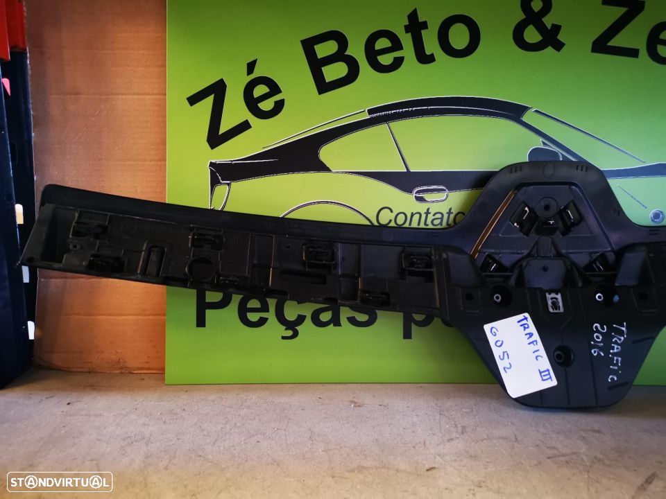 RENAULT TRAFIC III GRELHA / SIMBOLO PARA CHOQUES - G052 - 7