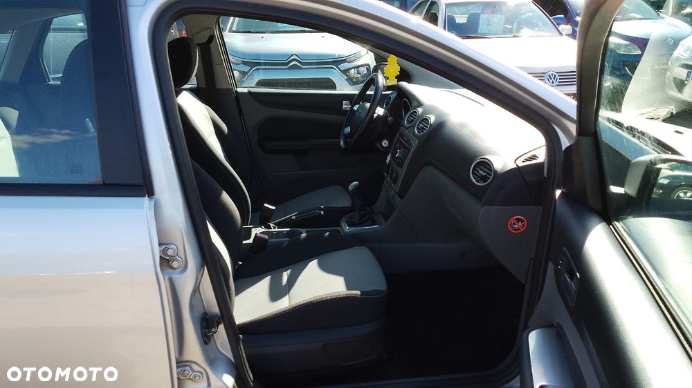 Ford Focus 1.6 Ambiente - 22
