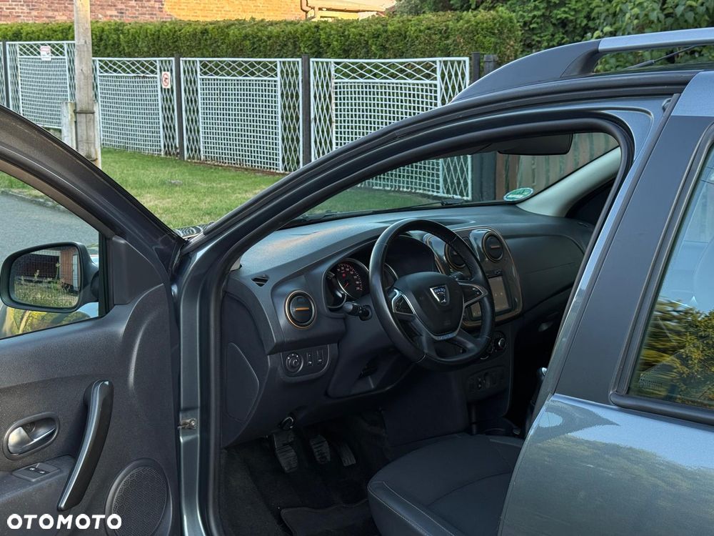 Dacia Logan TCe 90 S&S Stepway Celebration - 11