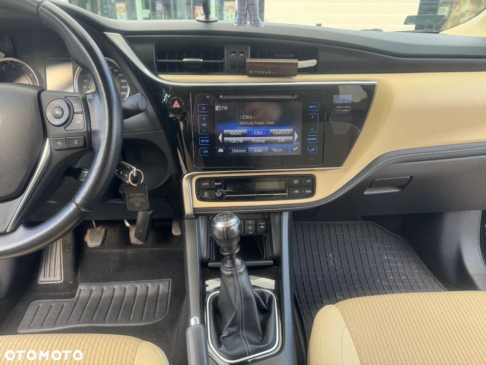 Toyota Corolla 1.6 Premium - 12