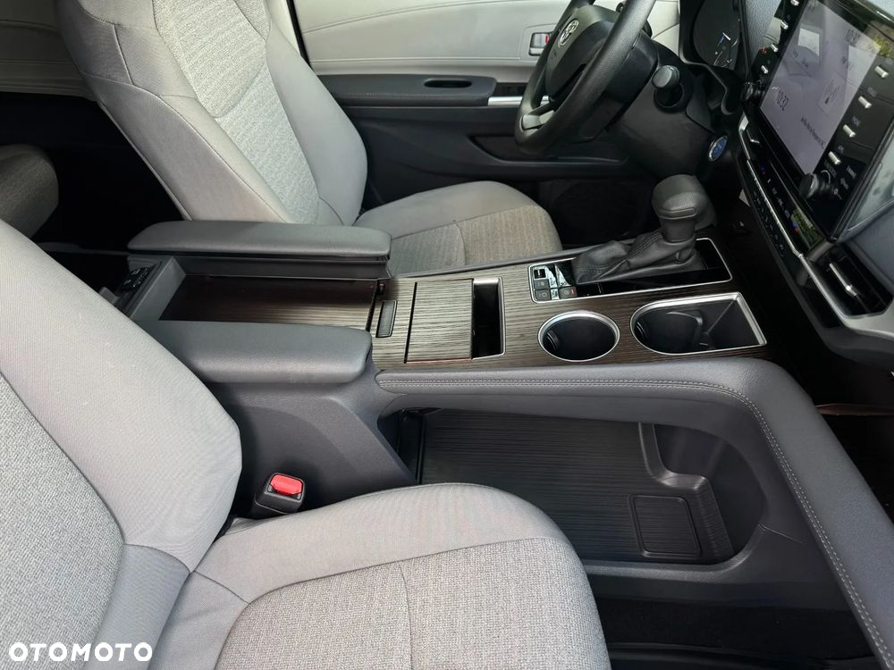 Toyota Sienna - 18