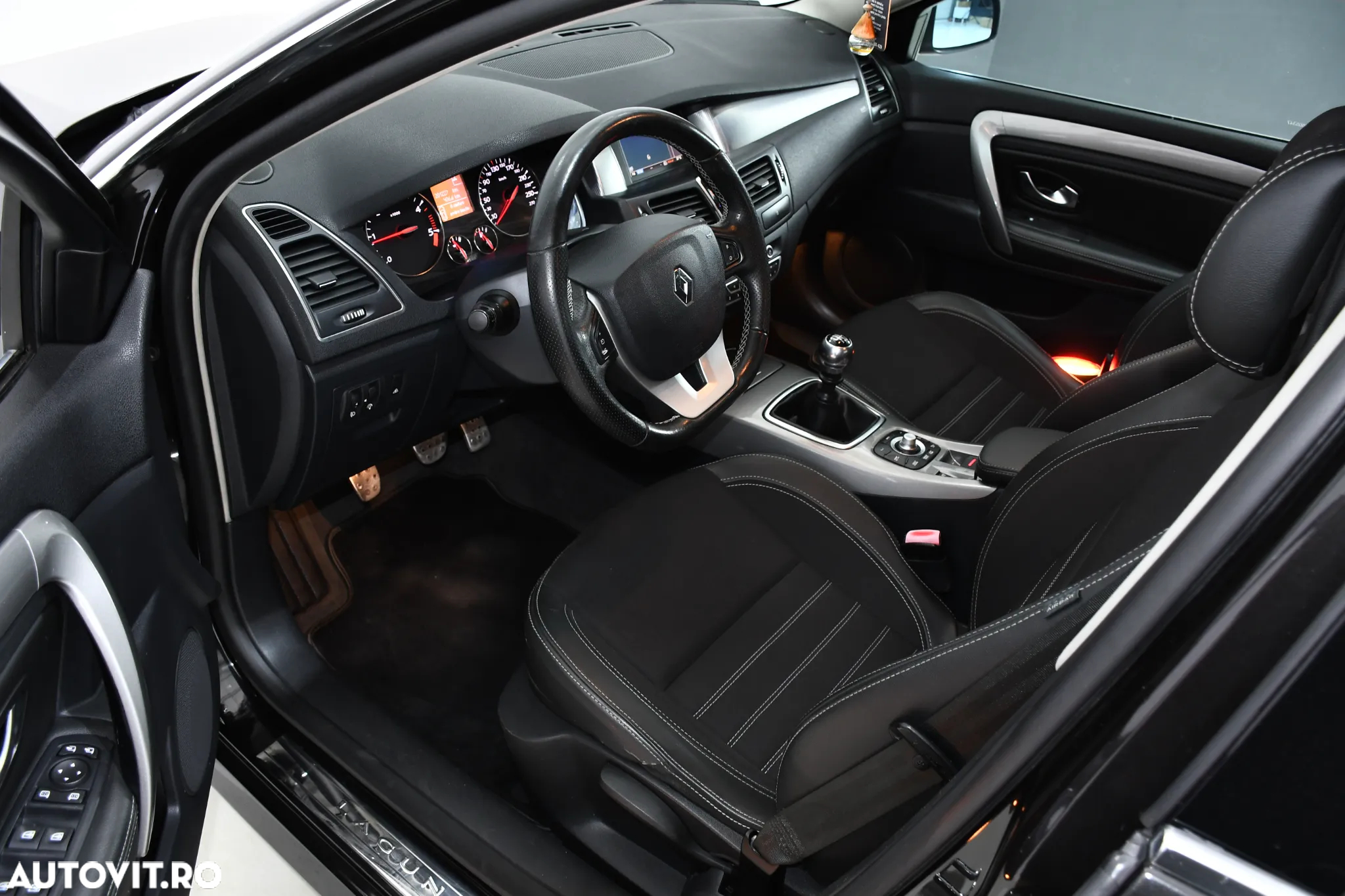 Renault Laguna dCi 110 FAP Bose Edition - 12
