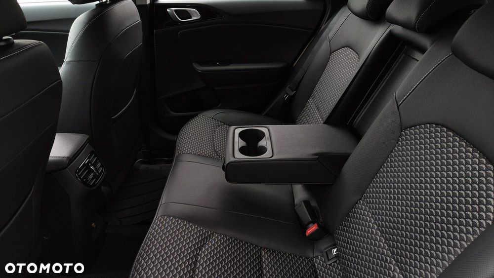 Kia Ceed - 13