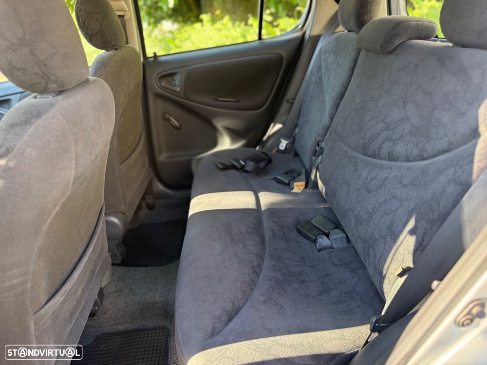 Toyota Yaris 1.0 Sol - 10