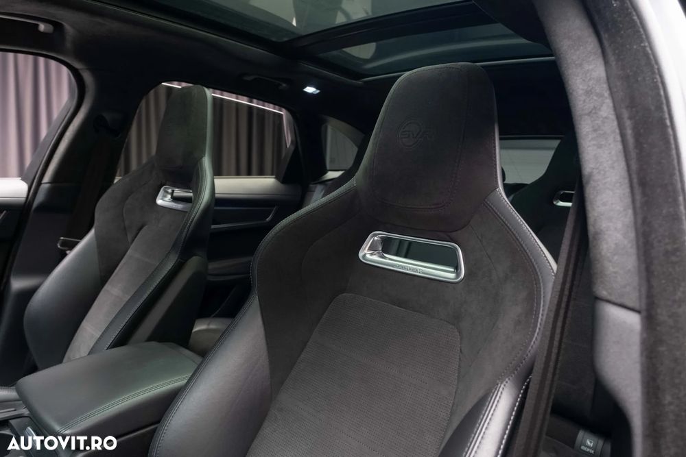 Jaguar F-Pace P550 AWD SVR - 27