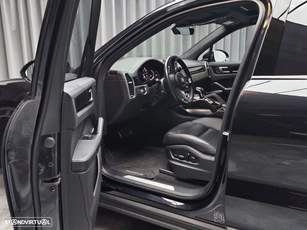 Porsche Cayenne Turbo S E-Hybrid - 8