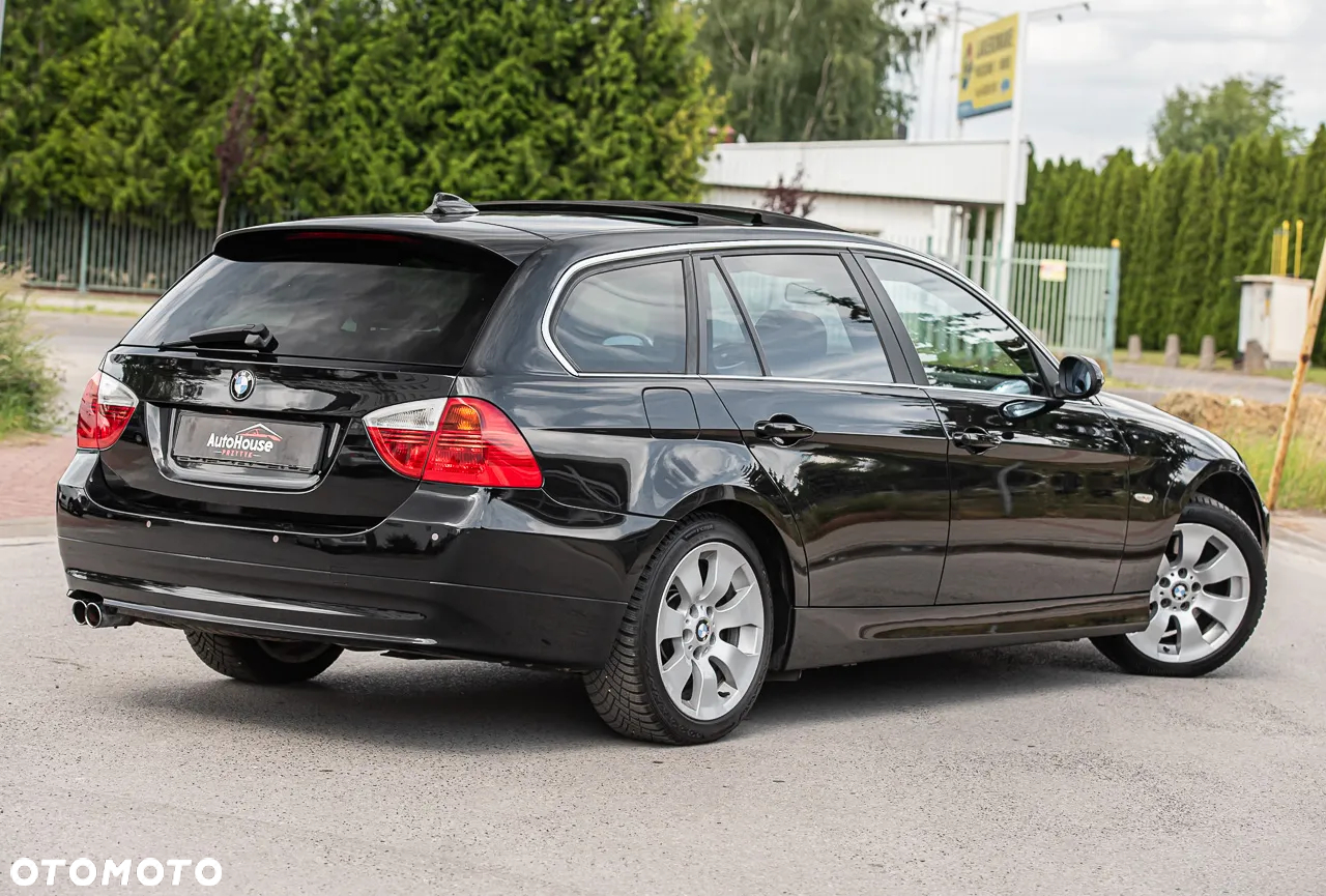BMW Seria 3 325xi Touring - 3
