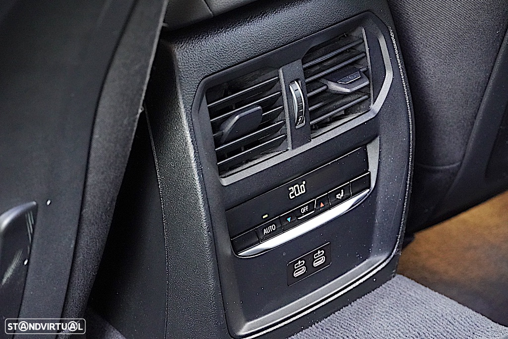 BMW 330 e Touring Auto - 31