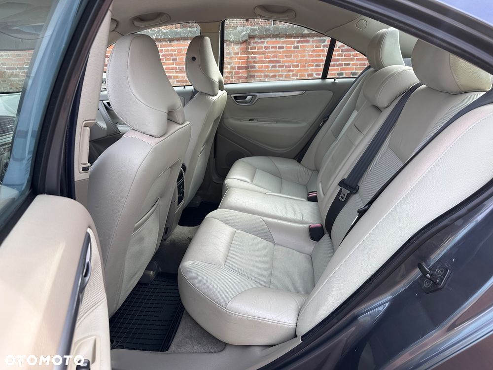 Volvo S60 2.4D Momentum - 16