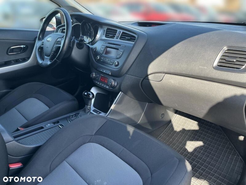 Kia Ceed 1.6 GDI L DCT - 23