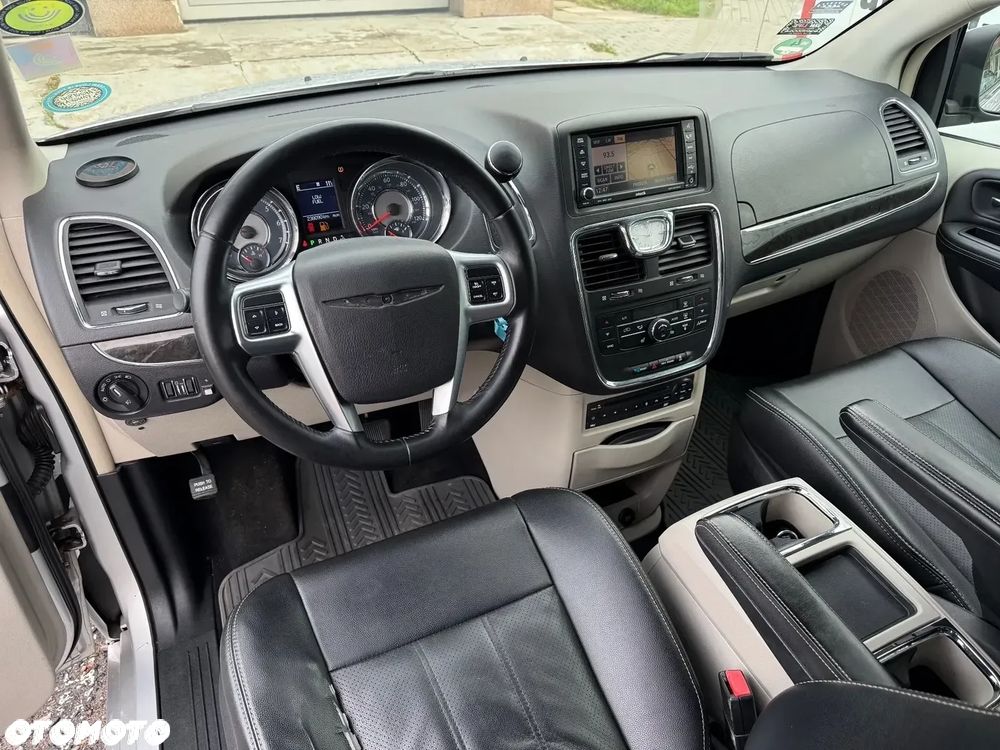 Chrysler Town & Country ver-3-6-touring - 7
