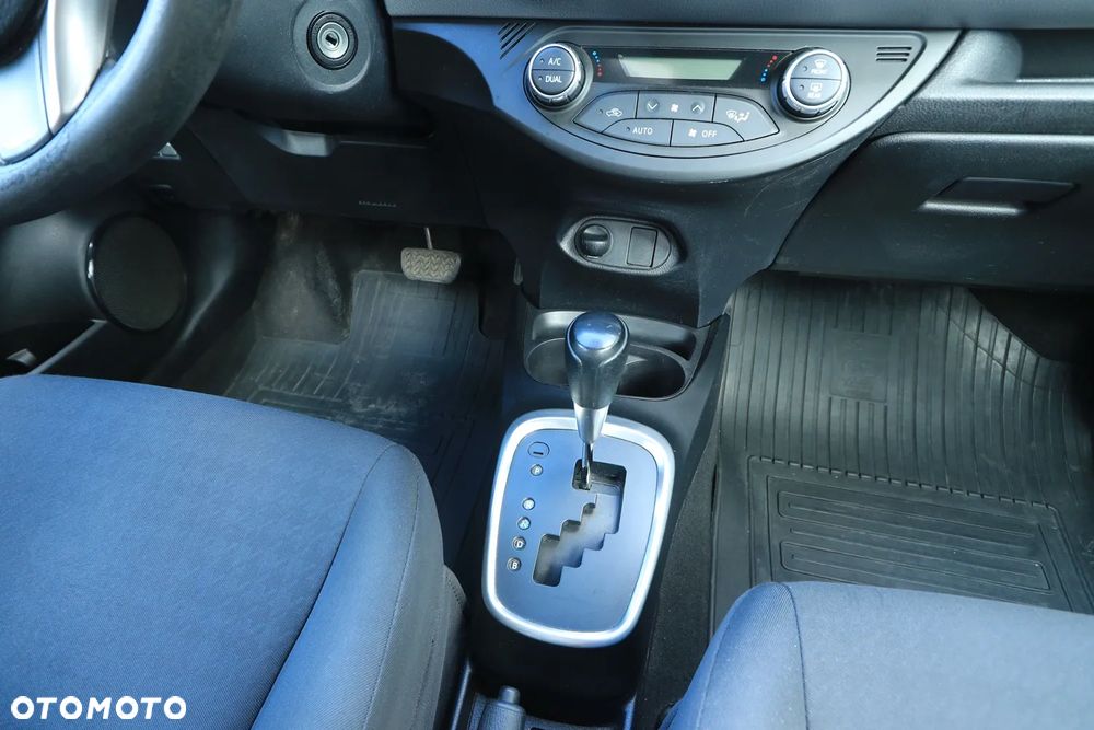 Toyota Yaris Hybrid 100 Active EU6 - 7