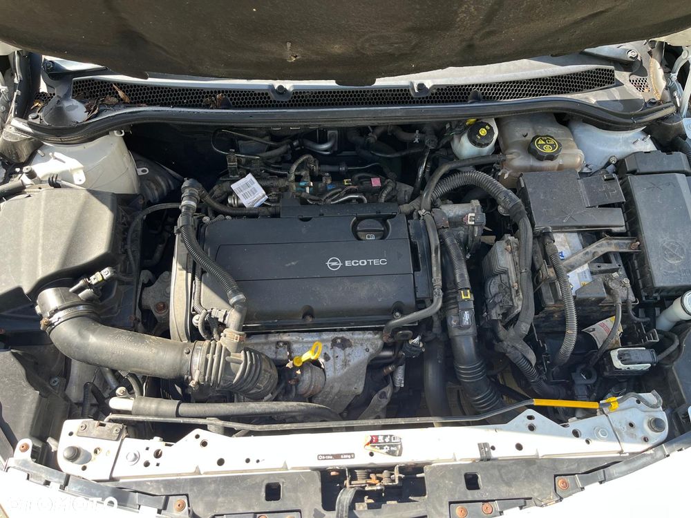 Opel Astra 1.6 Turbo Edition - 8