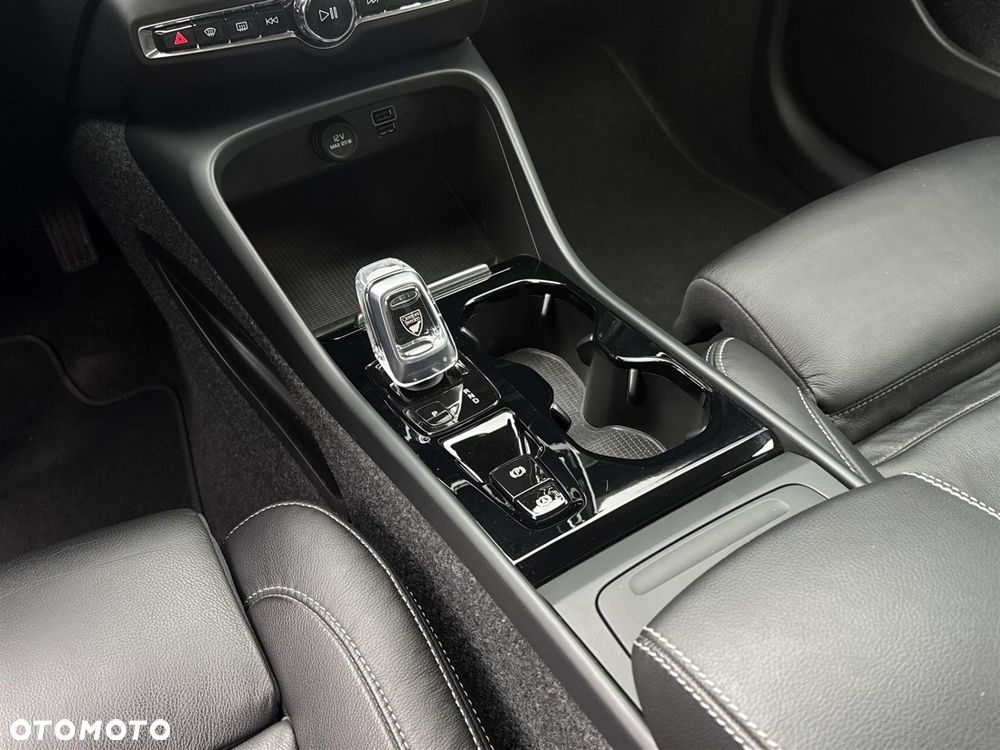 Volvo XC 40 - 18