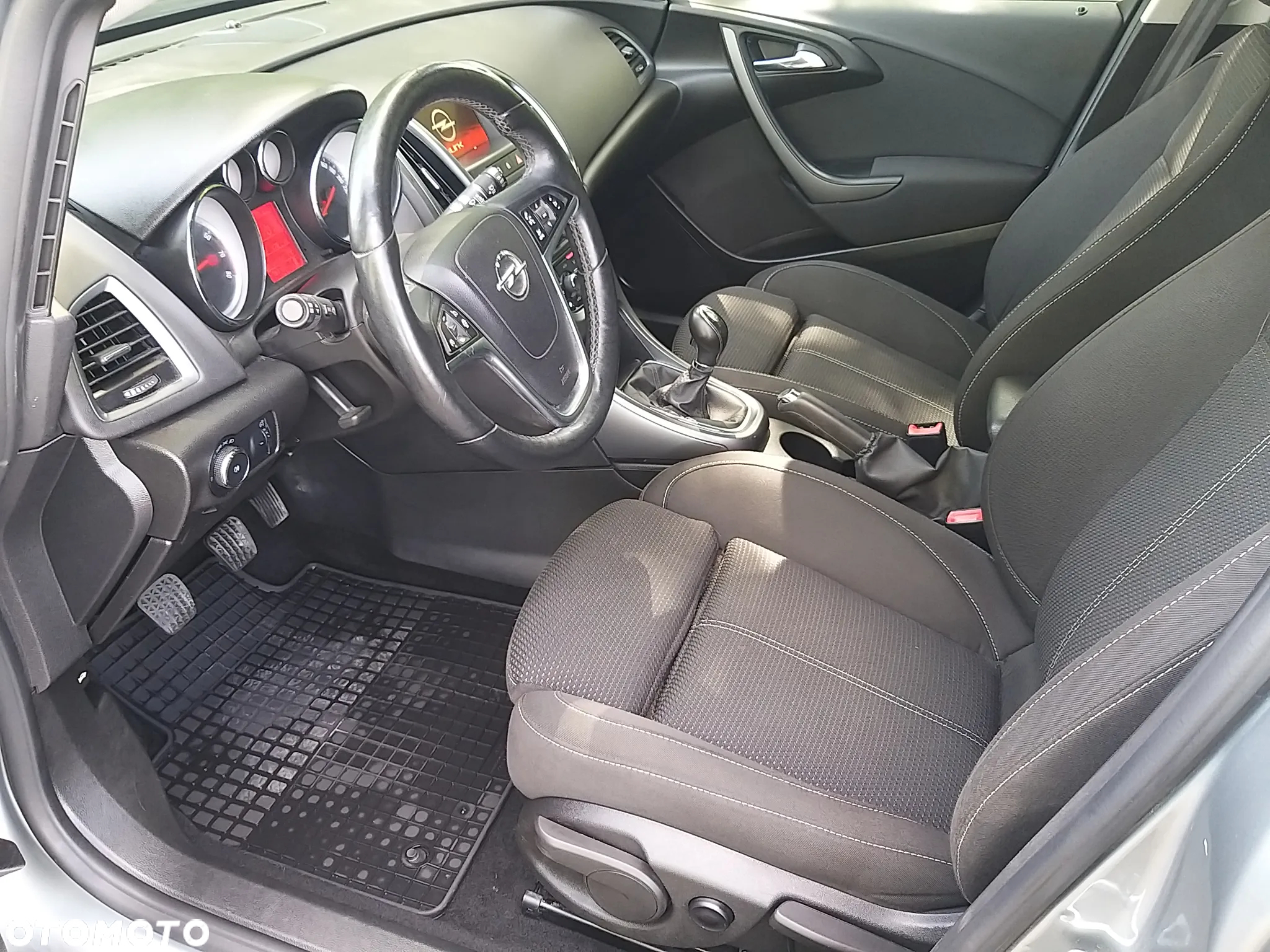 Opel Astra IV 1.4 T Cosmo - 8